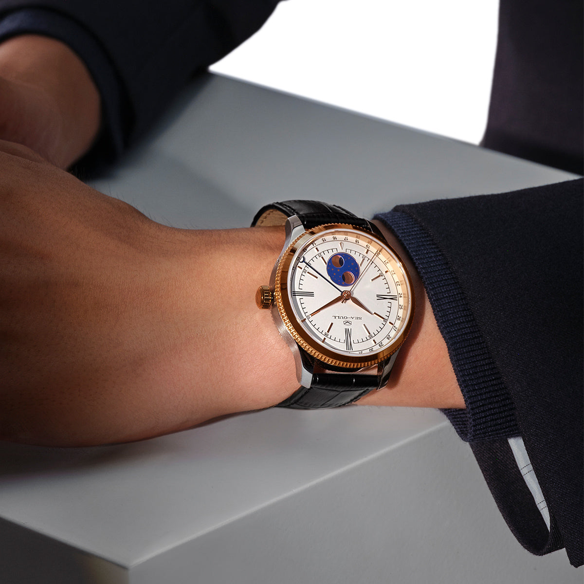 Dual-hemisphere Moon Display Calendar Business Leisure Dress Watch 41mm
